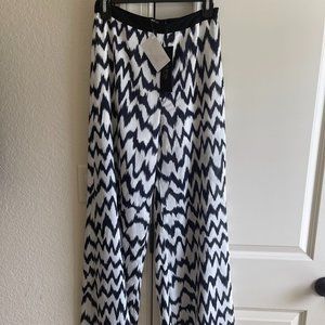 ark & co chevron navy and white flare/flowy pant, size small